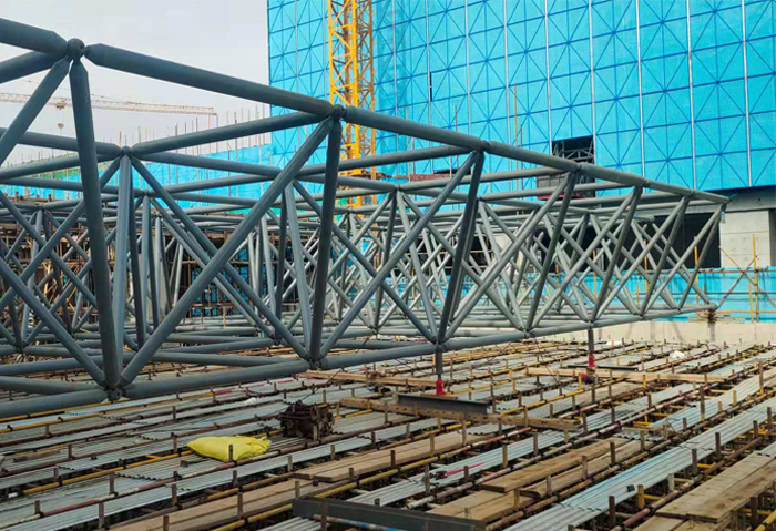 广丰县济南高铁东总部基地2号楼网架